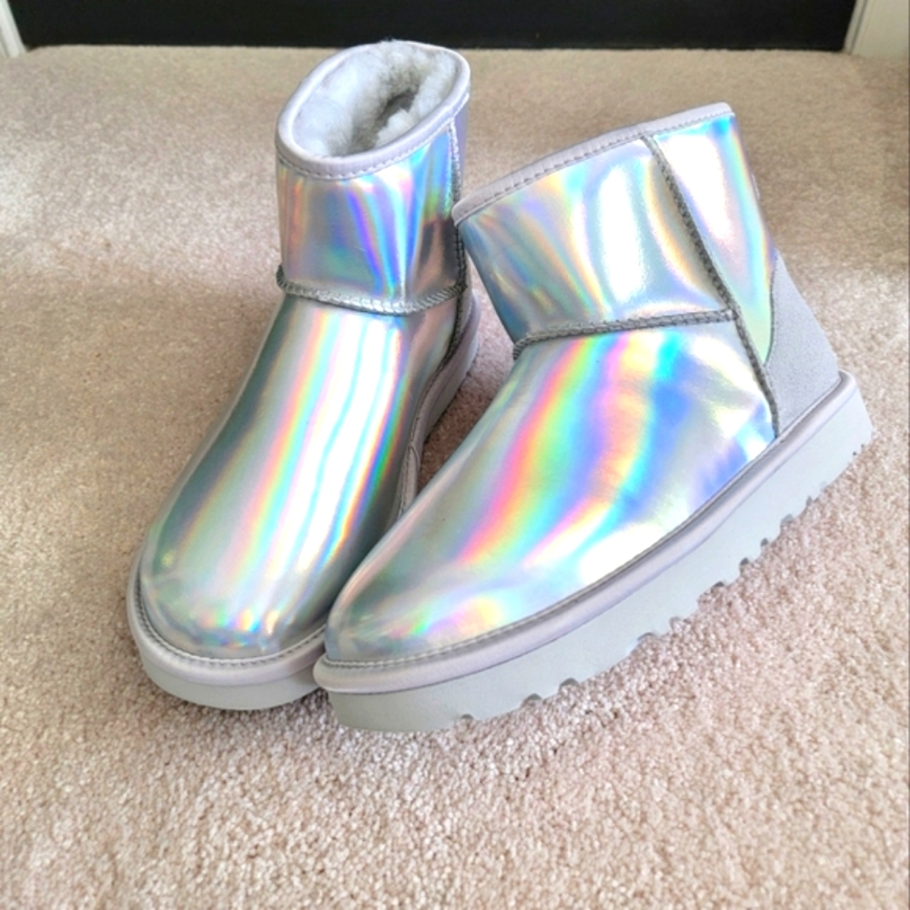 NEW! UGG Mini boots S/N 1153532 size 6 women
